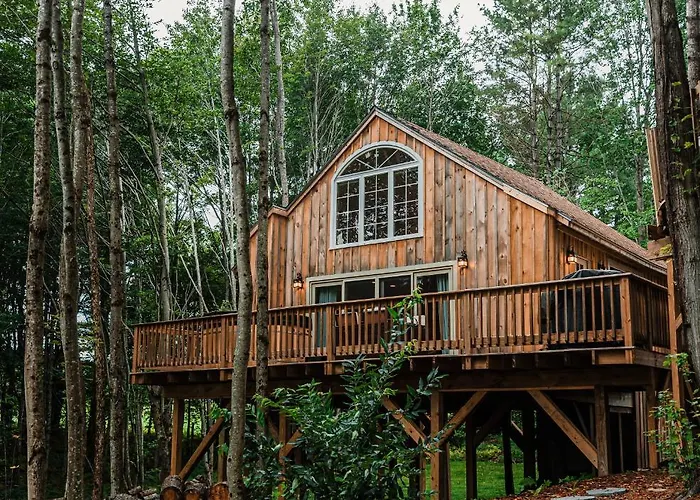 Moonlight Treehouse At Belgrade Hospitality